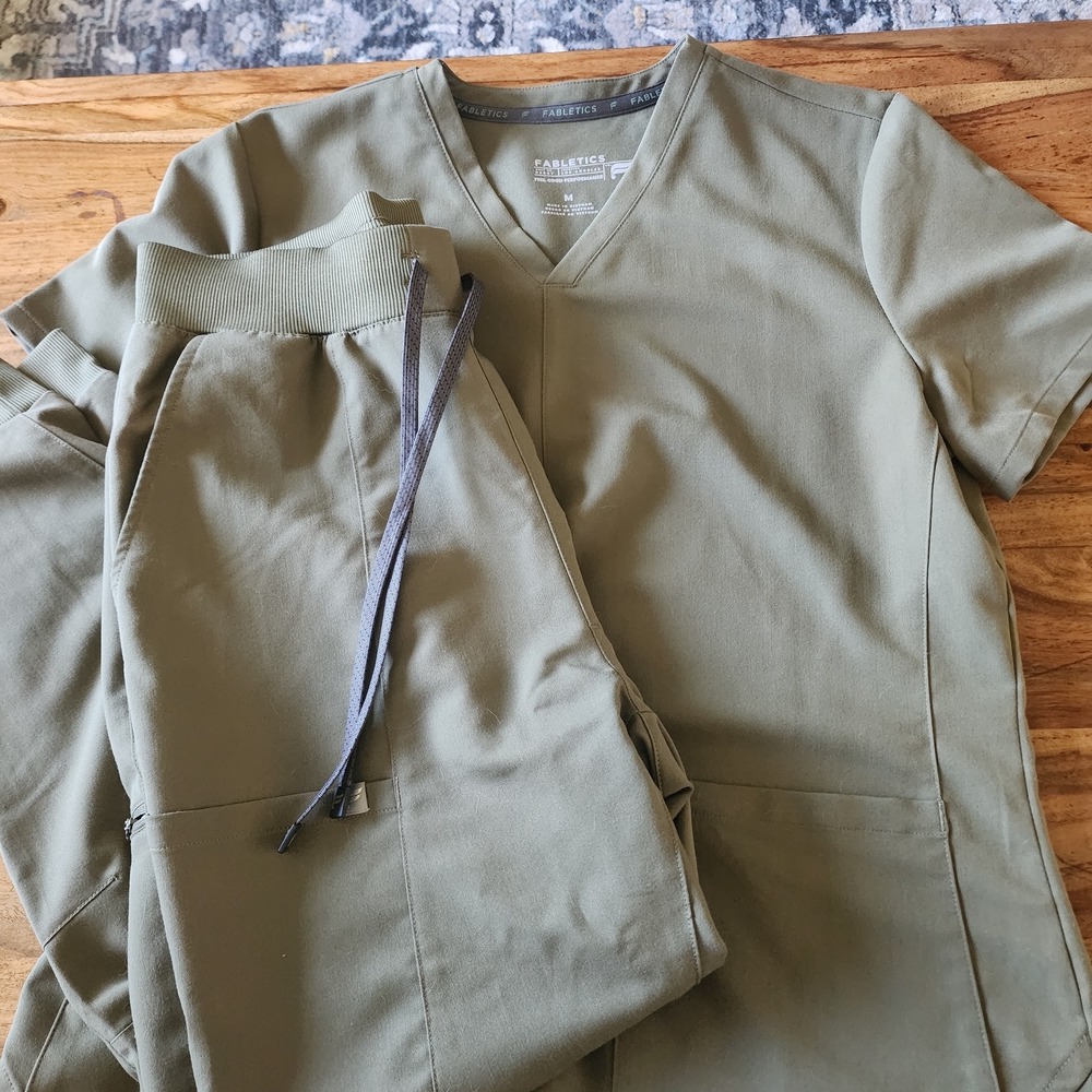 Fabletics Scrub Set Like New.